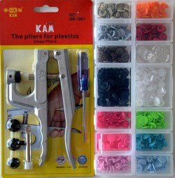 KIT Pince KAM avec un assortiment de 160 pressions (T5, T8, ETOILES, COEURS...) dans leur boite de rangement